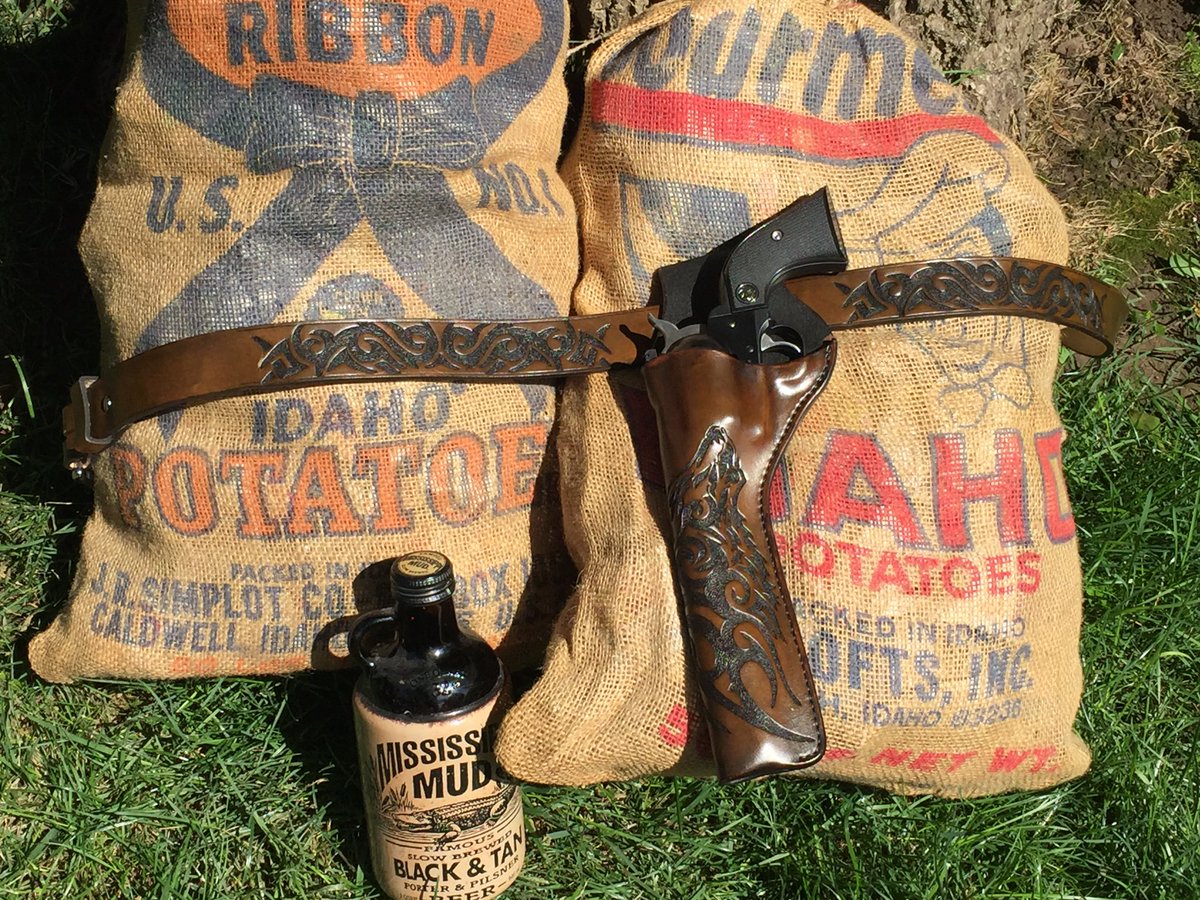 SkinPeddler's tweet photo. .45 cal Cowboy Rig..#NRA #AmericaInColor #leather #cowboy #disabledveteran #Veterans #Merica #opencarry #PlaySafe #family #airborne https://t.co/5Kd3FVH6cW