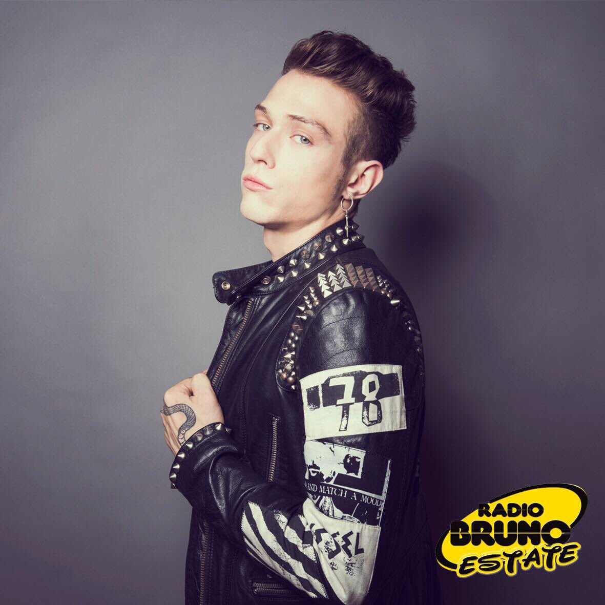 IRAMAPLUME's tweet photo. Ci vediamo domani sera 7 Luglio a Cesenatico in Piazzale Costa sul palco di Radio Bruno!! OOOOOO siete carichi o no? 🤘🏻🔥🌹 https://t.co/7T8w8Ta0HX