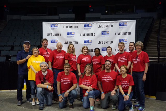 kjbrozyna's tweet photo. #wwwbetterplace Wolverine Leathers &amp; GOG associates as part of 1K United Way volunteers prepared 200K healthy meals for local food pantries https://t.co/7ByGsgyWJ4