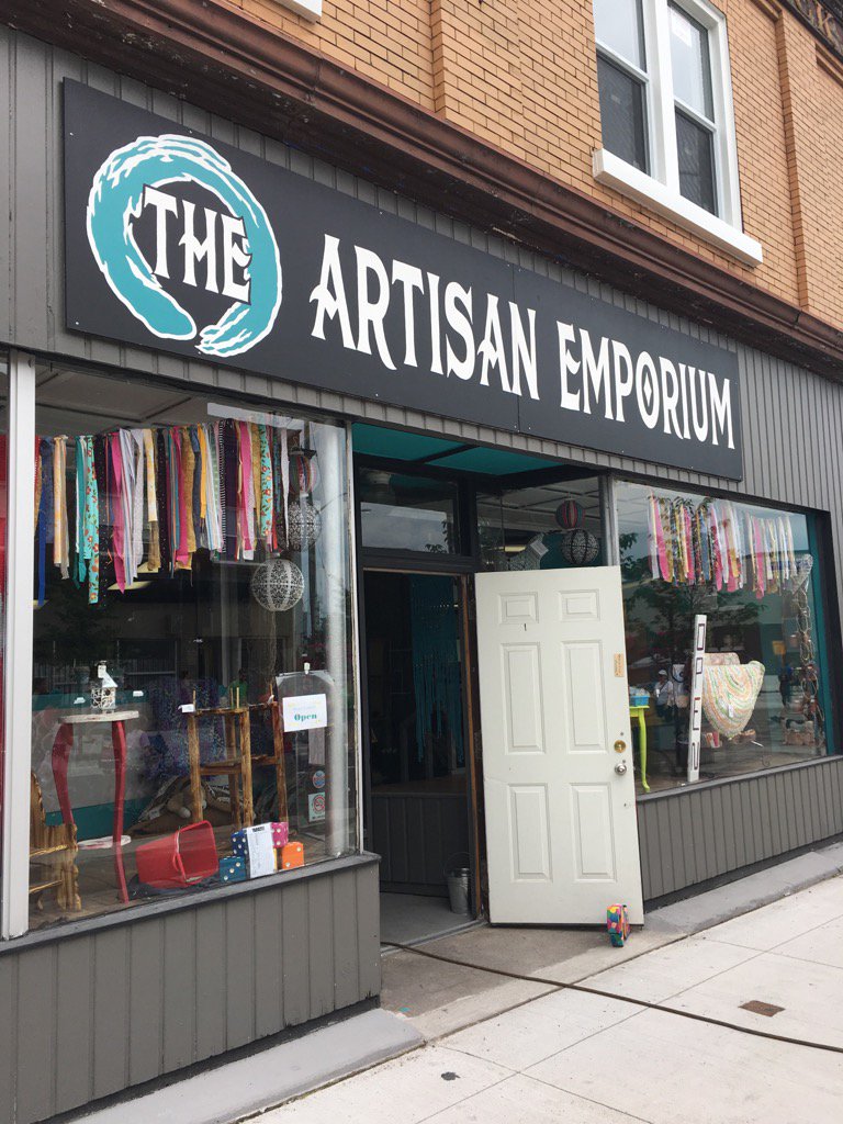 Doors open for #gorestreetparty https://t.co/USXBUg2yOg