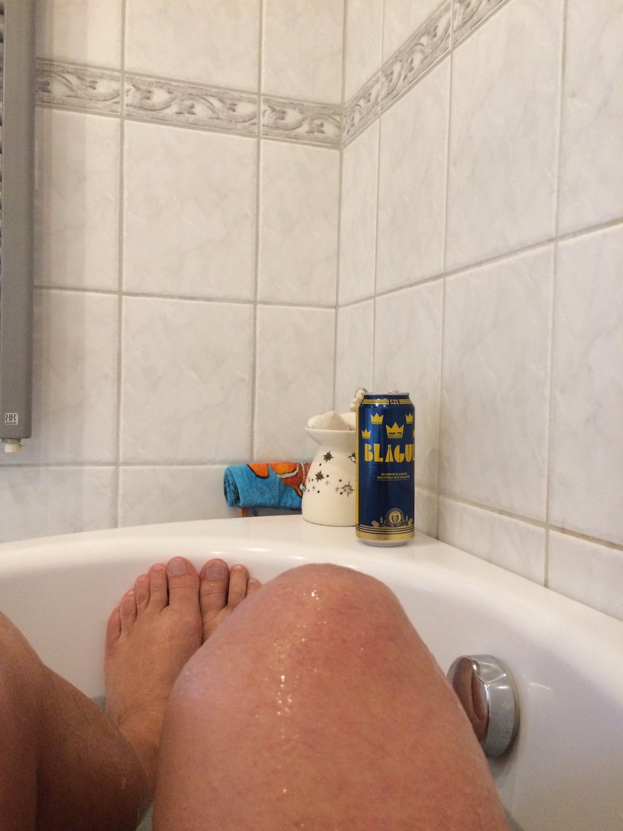 hedjosefine's tweet photo. Detta är en snap man fått från kompis, skulle man ju kunna tro. Men icke, detta är min far som kände att han ville dela med sig av sitt spa. https://t.co/tN006oTJYw