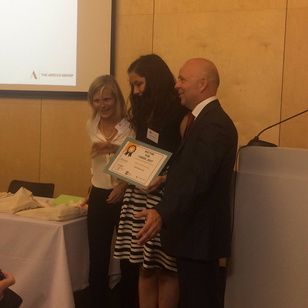 VUBCareerCenter's tweet photo. And we have our winner... congrats @JanaGoyvaerts 🎉#RF1W @VUBCareerCenter @Adecco_Belgium @VUBrussel https://t.co/hiP1RpWHWX