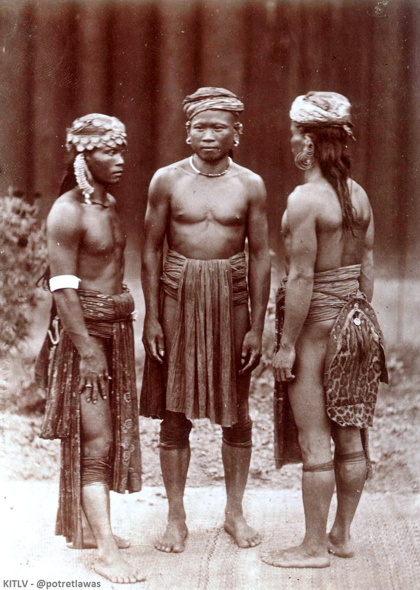 potretlawas's tweet photo. Tiga lelaki Dayak, 1890. https://t.co/MX97gd2CDF