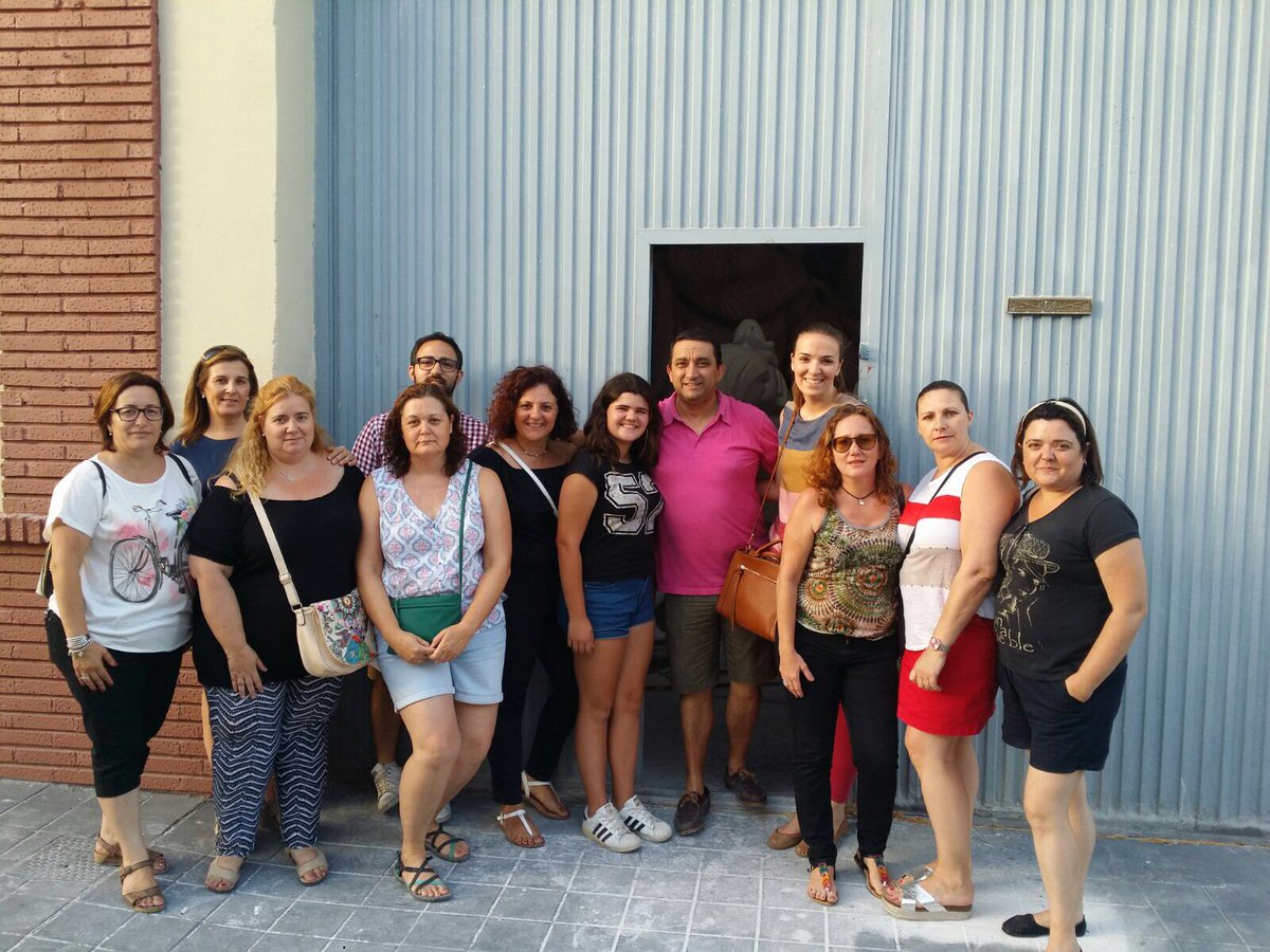 FallaAPiles's tweet image. Ayer entre @FallasXimoE y algunos falleros pusimos la semilla de nuestro futuro proyecto #fallas #Green #nosquedamoshelados