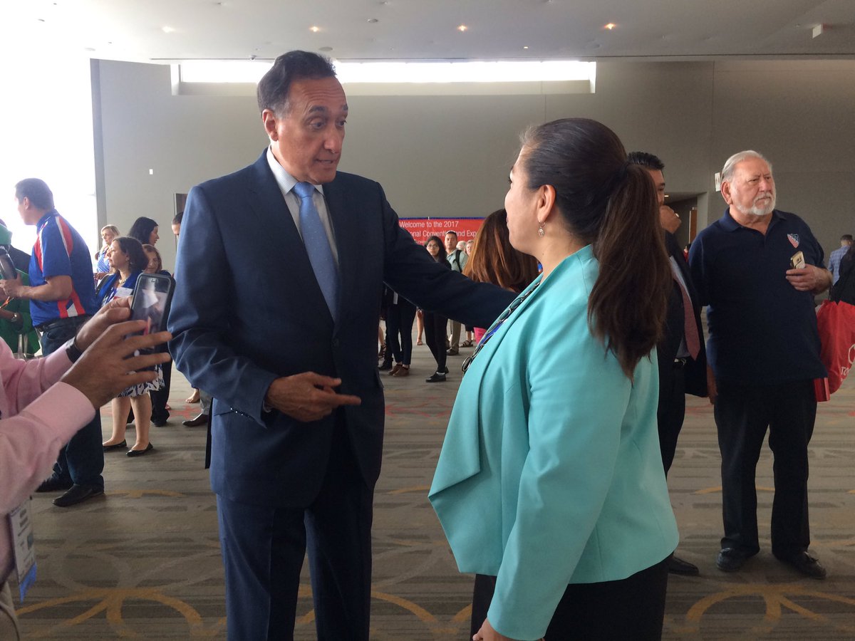 San Antonio Mayor Hud Secretary Henry Cisneros Retired Marine Quetta Rodriguez Lulac Nbc Latino Scoopnest