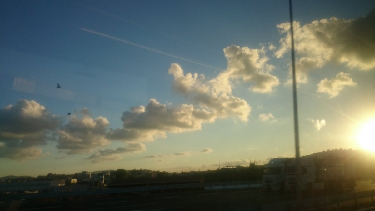 Bulutlar kadar huzur veren bi görüntü daha bulamadım şu yaşıma kadar