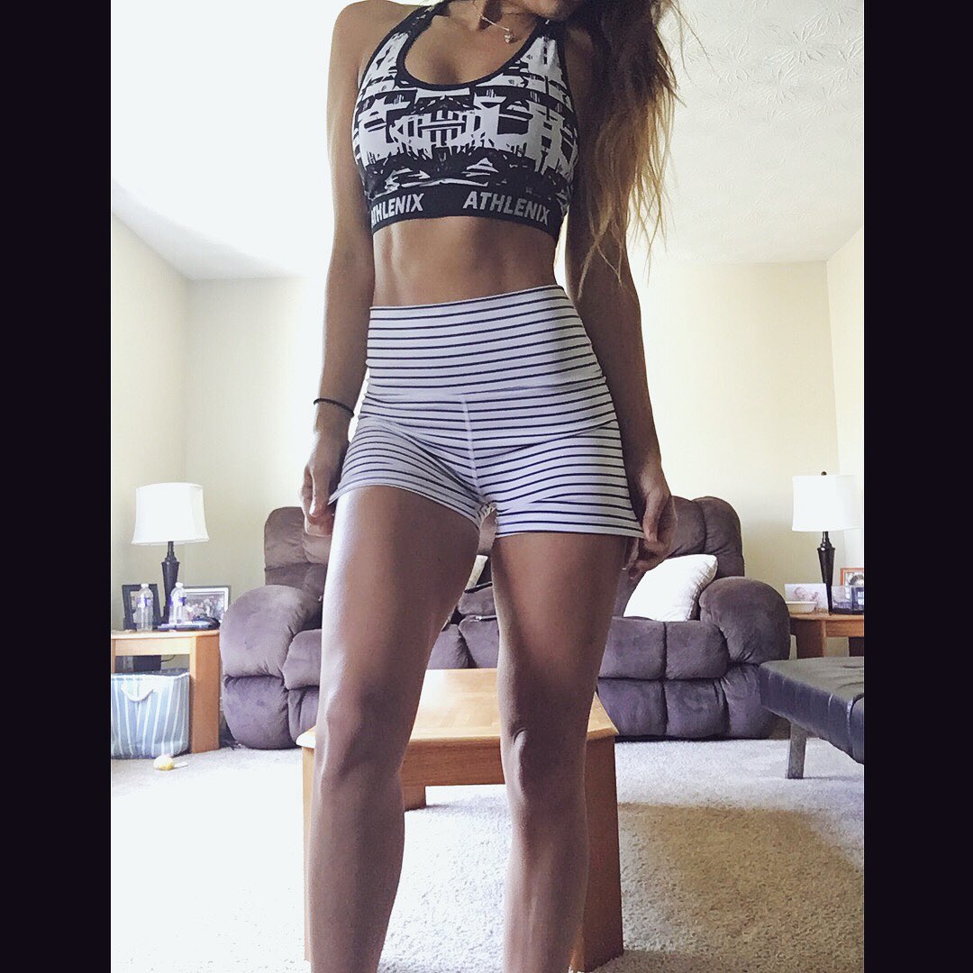 beccajenkins_4's tweet photo. Fit for life πͺ today was leg day and I'm feeling super super comfortable with my body ποΈββοΈπ€ #squatforthatbooty #girlswholift #legsfordays https://t.co/KGsD9erMy6