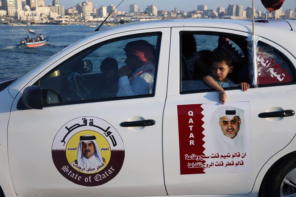 #صور فلسطيني من #غزة عن تضامنه مع دولة #قطر على طريقته الخاصة وسط ترحيب الفلسطينيين
#قطر_ترسم_الفرح 
#بيان_دول_الحصار