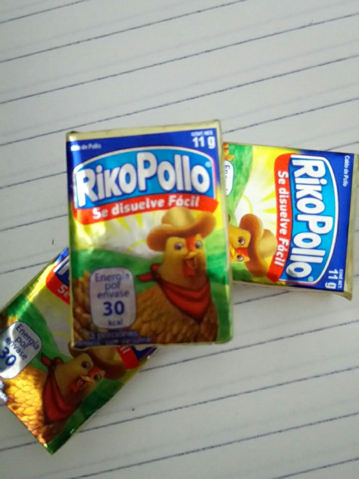 Adolfo_erick's tweet photo. #FelizJueves
#QueComes 2396 miligramos de sodio x cubo No es 💯 #pollo, pero si es #glutamatoMonosodico
1.32grs #azúcar x cubo https://t.co/bsyj0DsbFS