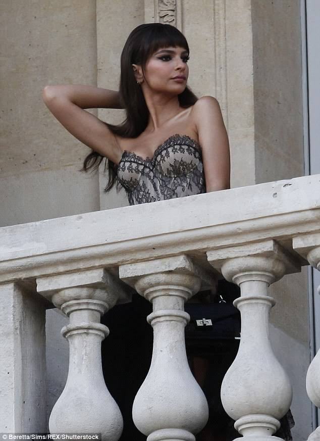 EmilyRataUpdate's tweet image. Emily on the set of a photoshoot in Paris yesterday @emrata