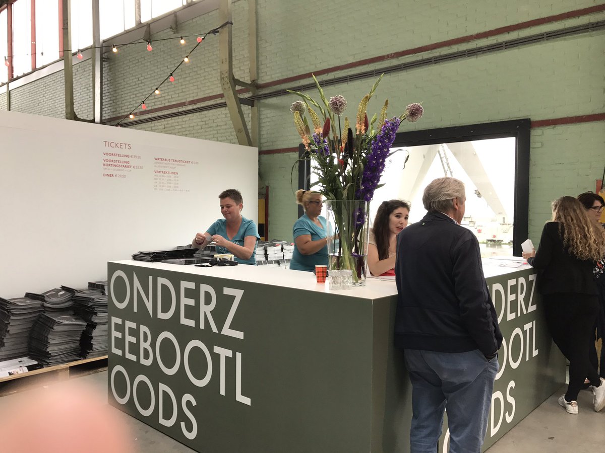 ConnyJanssen's tweet photo. Kom maar op!
We zijn er klaar voor!
Om 18.00 gaat #onderzeebootloods open!
#aloha
#bar
#barista
#shop
#kassa
#vrijwilligers
#MIRROMIRROR https://t.co/6ph3RNmLjw