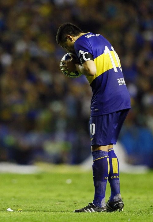 MotivacionesF's tweet photo. Esto si es un beso de amor verdadero 😍 https://t.co/PLul9txExq