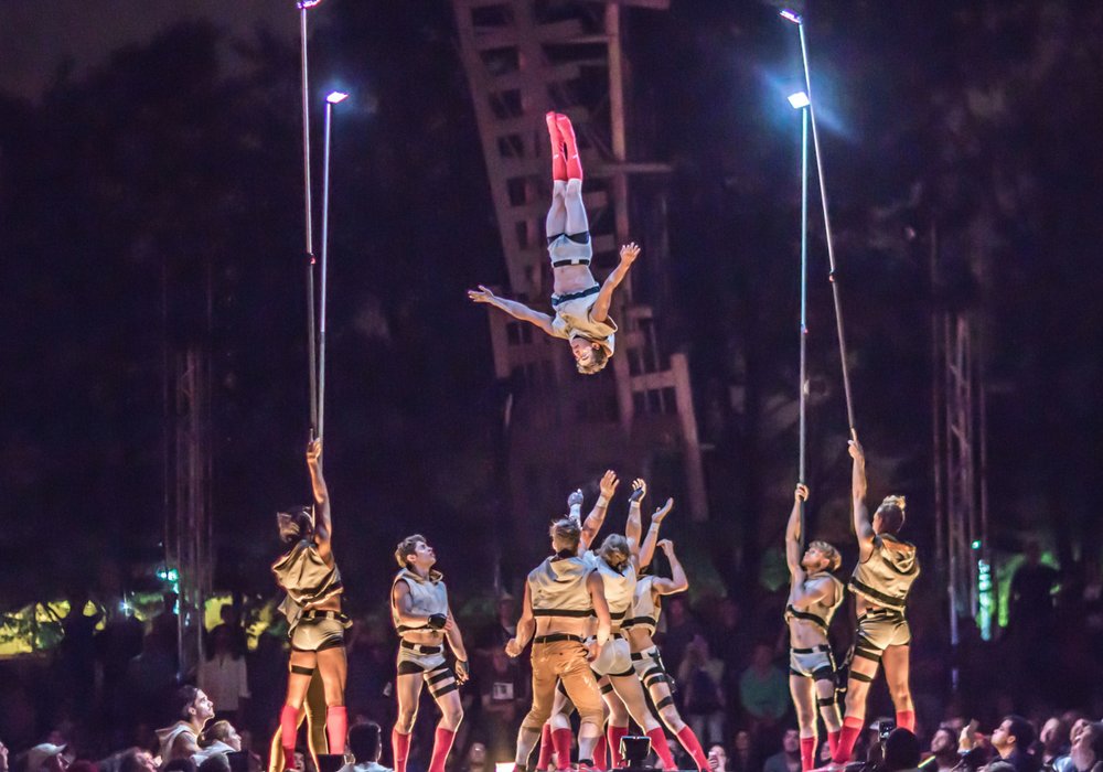 LaurentDuveau's tweet photo. FREE show tonight "ROUGE" for MONTRÉAL COMPLÈTEMENT CiRQUE near #DevTeach https://t.co/T0tOm1zrGu @DevTeachConfere https://t.co/rKBVz8XhT6