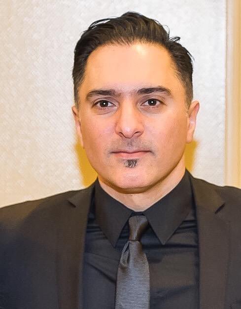 SumTheatreSK's tweet photo. Meet Dr. Yazdani he &amp; his partners @ Neesh Dental are our sponsors tonight! We R so grateful. @NutanaCommunity 7pm Chief Darcy Bear Park https://t.co/pCtoxUZK9w