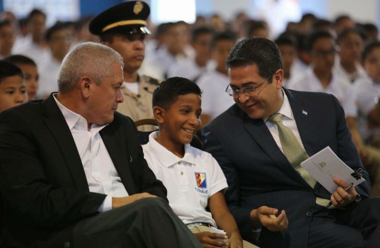 nolvia_cerrato's tweet photo. @JuanOrlandoH @diarioelheraldo @DiarioLaPrensa @LaTribunahn @CNNEE @hoy_mismo @UniNoticias @radiohrn @radioamericahn @TN5Telenoticias #Beca2020 Contamos  con un gobierno que se interesa por la problemática del pais y brindar soluciones #AdelanteJOH https://t.co/Utwg8rSc5D