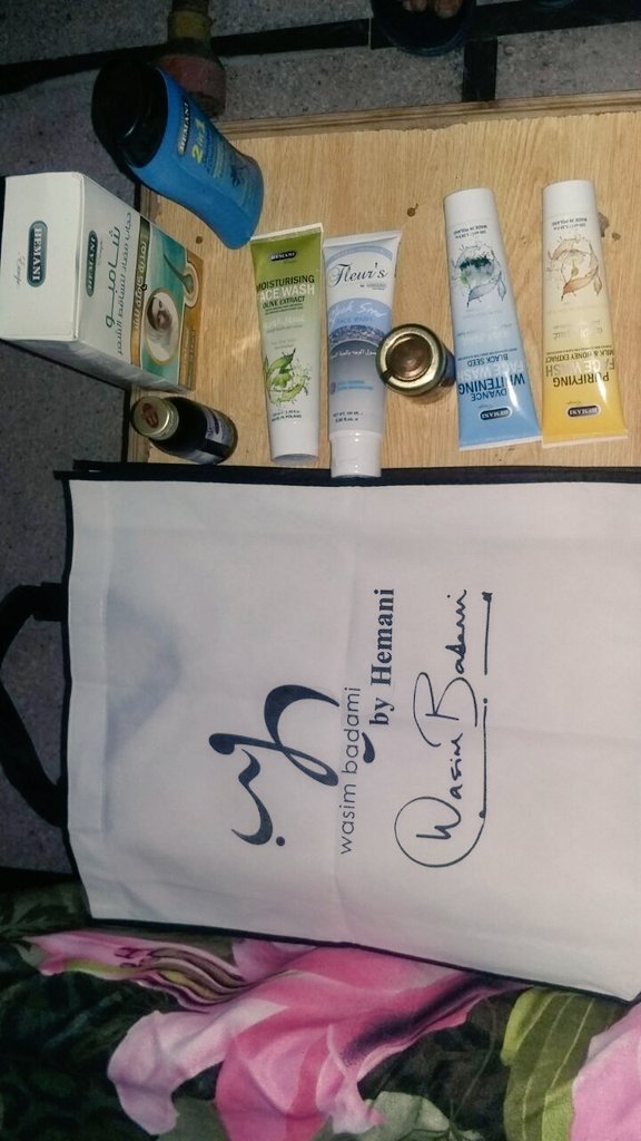 Jannat0987's tweet photo. @WaseemBadami #I bought these #products from the #Emprium #Mall😊☺....#Thank #You very much for #This #Gift Pack😘😚...!! https://t.co/QlhfKqi4yT