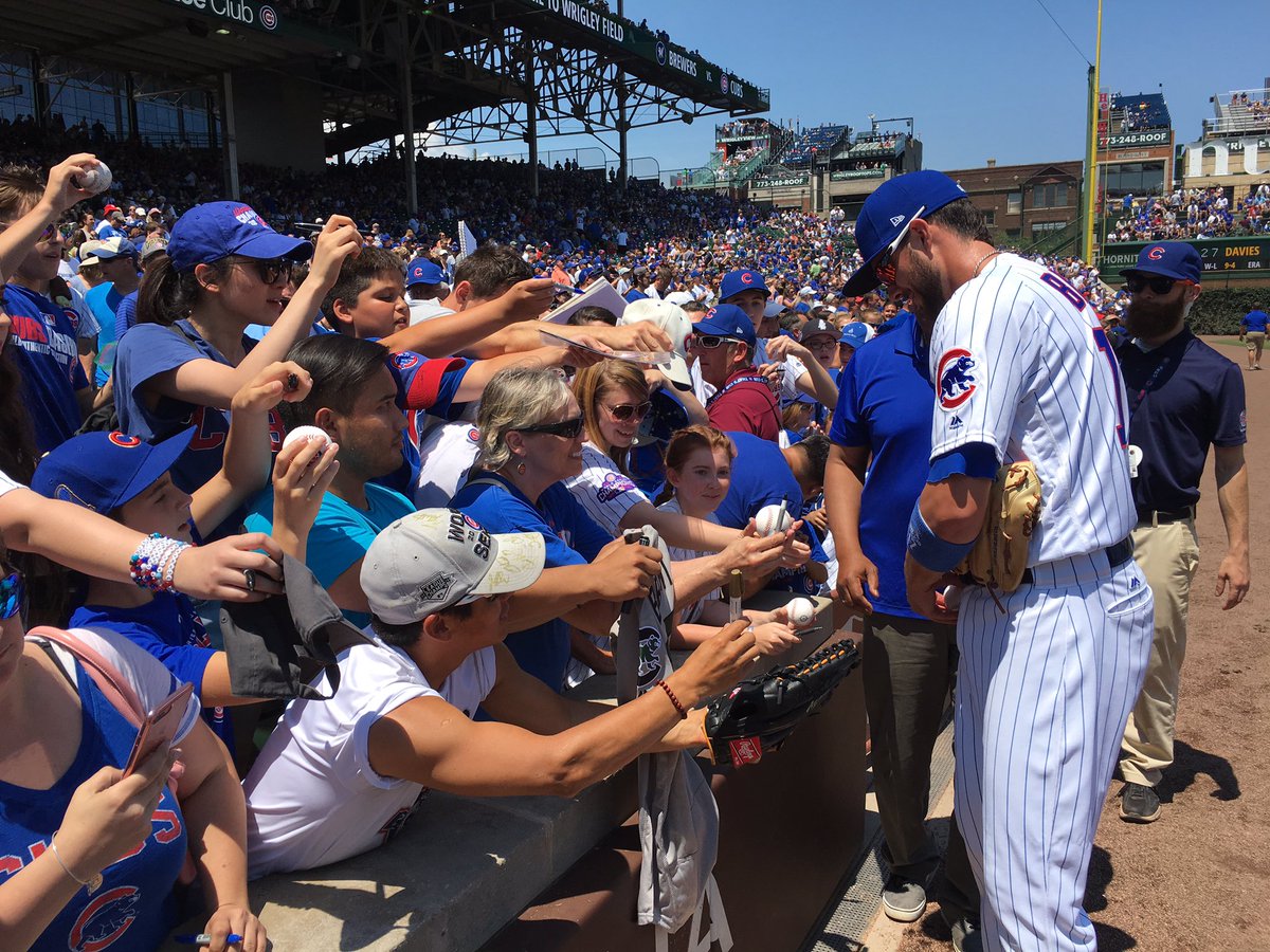 Cubs's tweet photo. Play ball!

#VoteKB: https://t.co/gdRdxZdk6d https://t.co/kwxXxSPScF
