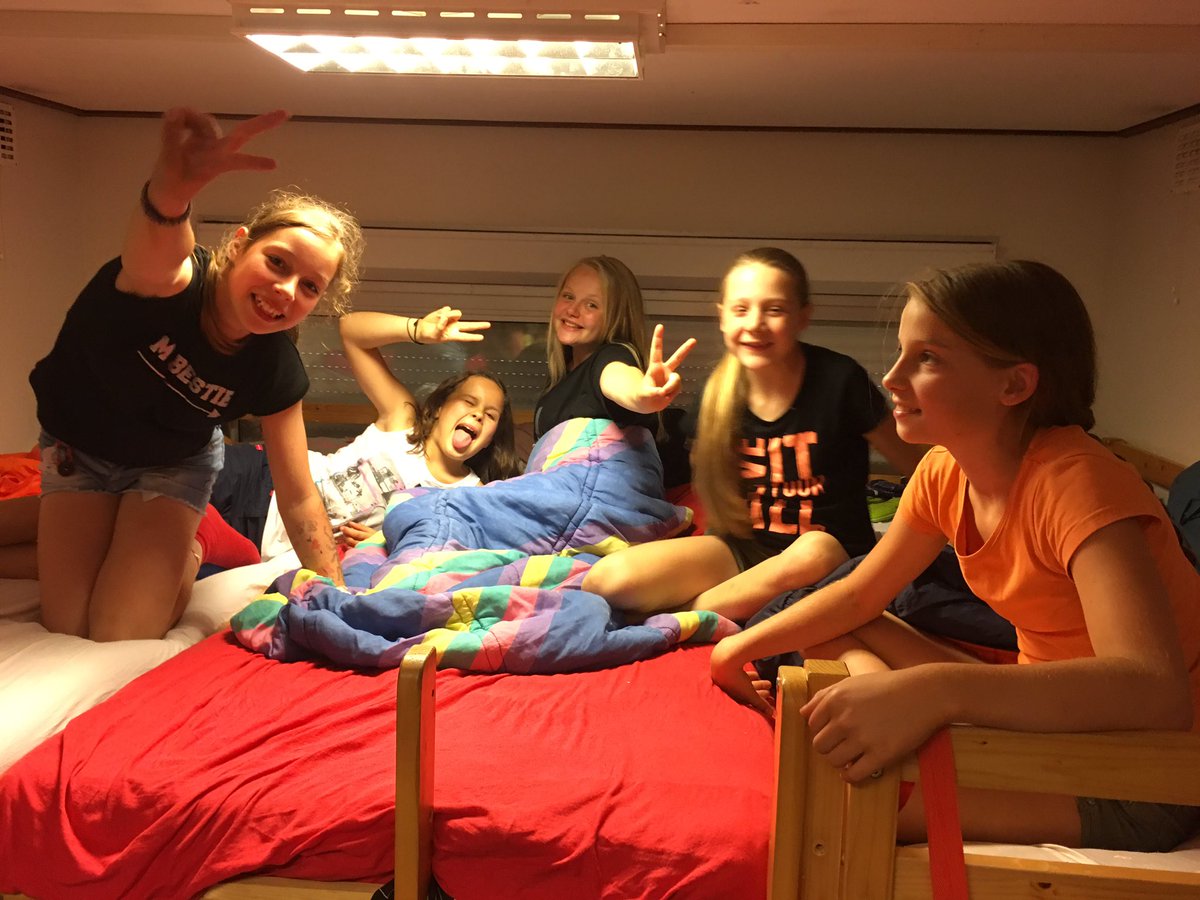 Activak's tweet photo. In essen maken de kids zich klaar voor een mega bonte avond #activak #dezomerisvanons https://t.co/xKr2wUBxKN