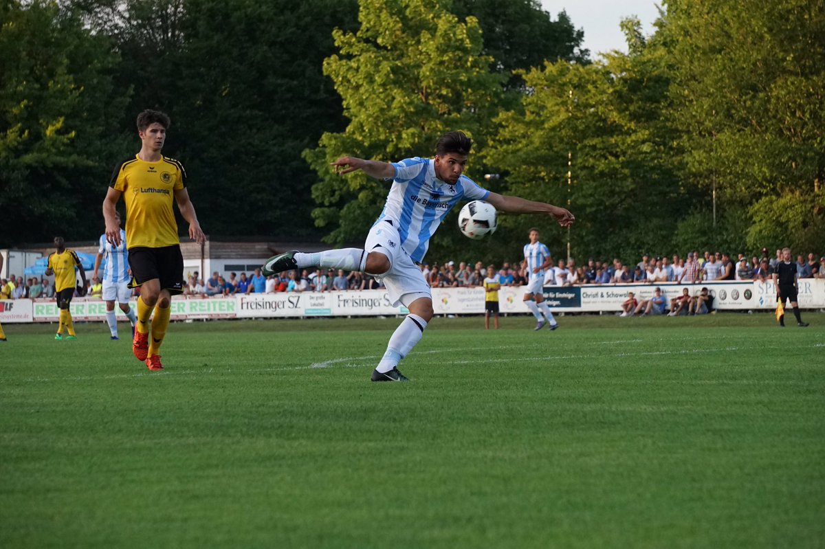 TSV1860's tweet photo. 65. Min. // Ja, ist der Zirkus in der Stadt? 🤔 Erst #Türk mit dem Volley, dann #Gambos mit dem Fallrückzieher. // 0:3 // #sefm60 #tsv1860 https://t.co/y3nvGQPiSe