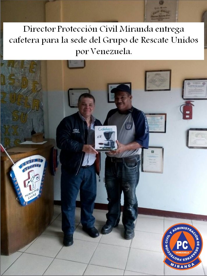Victor25Lira's tweet image. Director Protección Civil Miranda entrega cafetera para la sede del Grupo de Rescate Unidos por Venezuela.