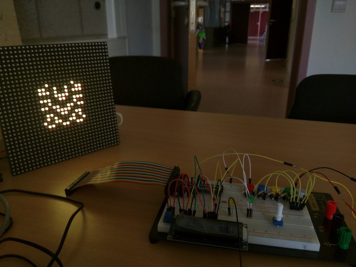 drdynscript's tweet image. Oude JavaScript code #arcade character with #mirroring omgezet in Python weergave in #rgbmatrix van #adafruit. Check connection with table