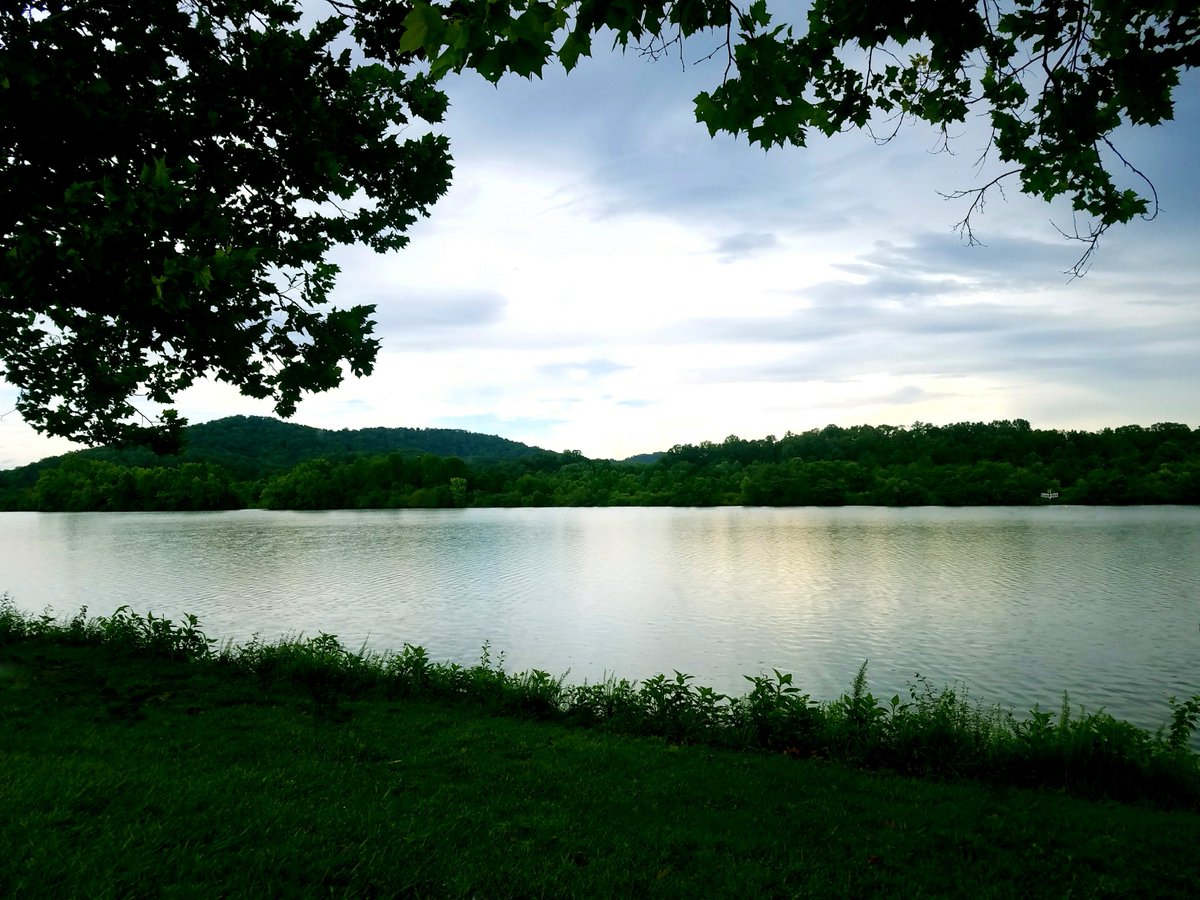 StormAngel37's tweet photo. Melton Hill Lake after the rain. @WVLTHeather @WVLTDavid #weathervol #tnwx https://t.co/v1x3WOqjfn