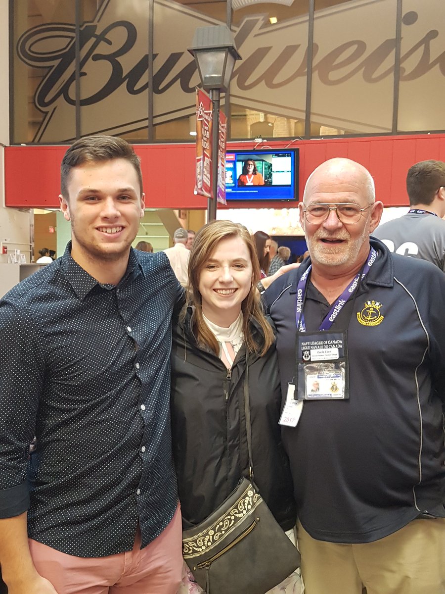 RobiColleen's tweet photo. @NavyLeagueCA National President with a couple of former Cox'n! https://t.co/DX5QgIQzYp