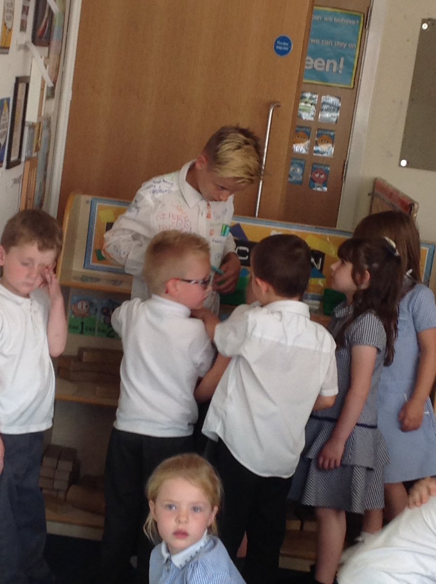 F2KBWCPS's tweet photo. @Year6WCPS Thank you for coming to say goodbye to us! Your little friends in F2 will really miss you! Good luck #WCPSedu https://t.co/iE6UmuDE7m