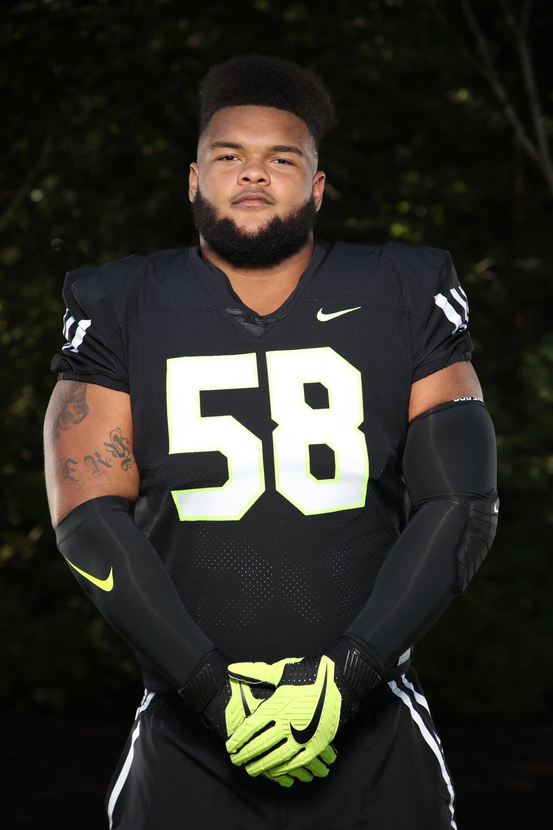Jamion_Franklin's tweet photo. I'm pointing to my Uncle Rest easy big dawg I'm doing it for you and the fam 🤘🏽💯🙏🏽❤️ #RIPUncAvery #LongLiveAvery #RememberYourWhy https://t.co/Ng9N2ALeBT