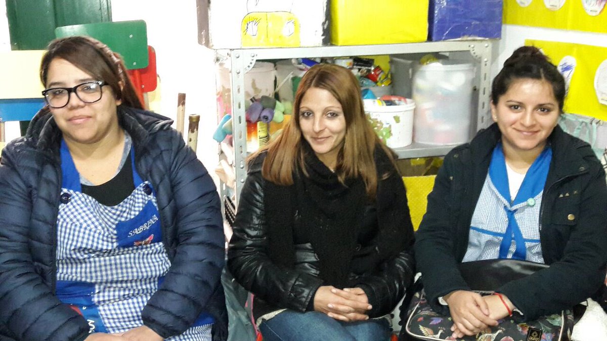 AliciaSanchezSP's tweet photo. Con docentes y auxiliares de los jardines comunitarios Mi Planta de Naranja Lima y Juana Azurduy x la plena implementación de la Ley 14.628. https://t.co/ehu0Gd4Alh