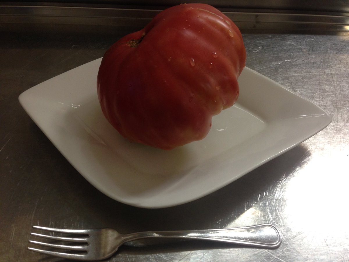 labaitadal1949's tweet photo. 830 g di pomodoro nell orto della baita https://t.co/l7tf32CoW9