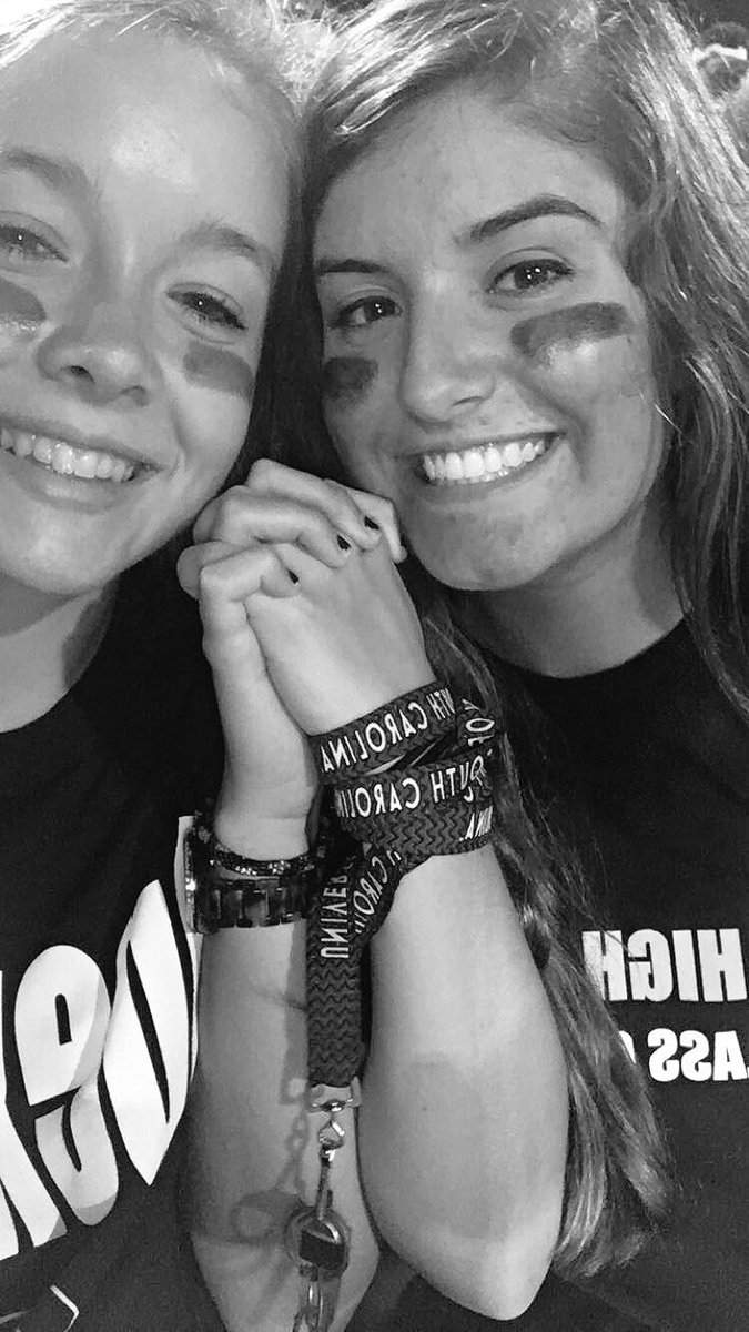 HarrellMargo's tweet photo. Happy happy birthday Sydneyyyy!!! I love you so so much! Thank you Moncelle for this friendship haha ❤️❤️ https://t.co/LdILClqy0I
