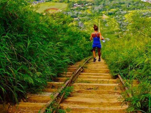 Follow808News's tweet photo. #RETWEET if you LOVE #KokoHeadStairs https://t.co/QS4ZPc8aS7
