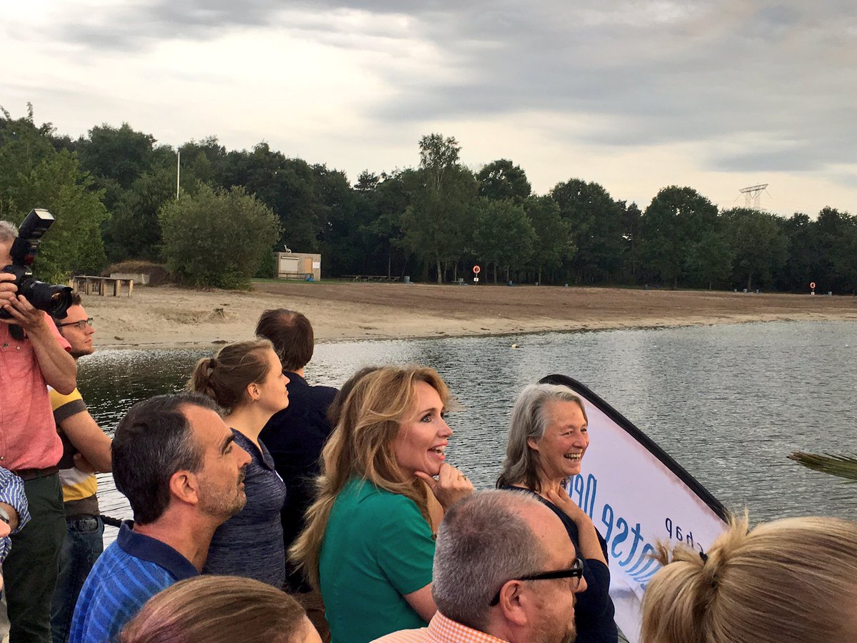 JacobsMario's tweet photo. Live uitleg bij het weer door enthousiaste @helgavanleur bij presentatie over #klimaatadaptatie tijdens de #hoos&amp;hittecontest. https://t.co/vz6nKIwZwP