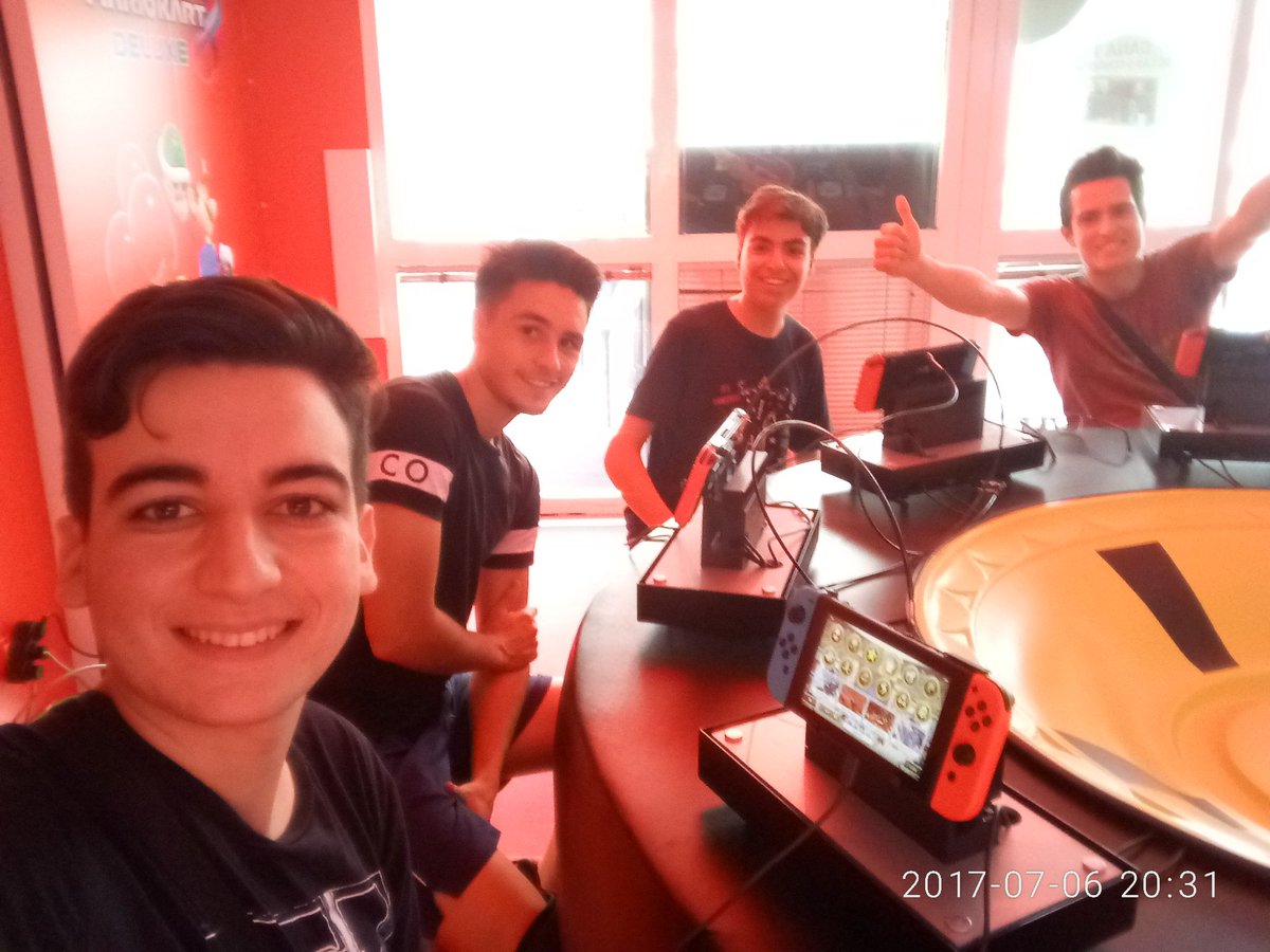 JosemaSM98's tweet photo. Gracias a @NintendoES por este #SwitchTour tan increíble. Impresionantes los ayudantes #BreathoftheWild #MarioKart8Deluxe #arms #JD2017 https://t.co/qRPSr45VbA