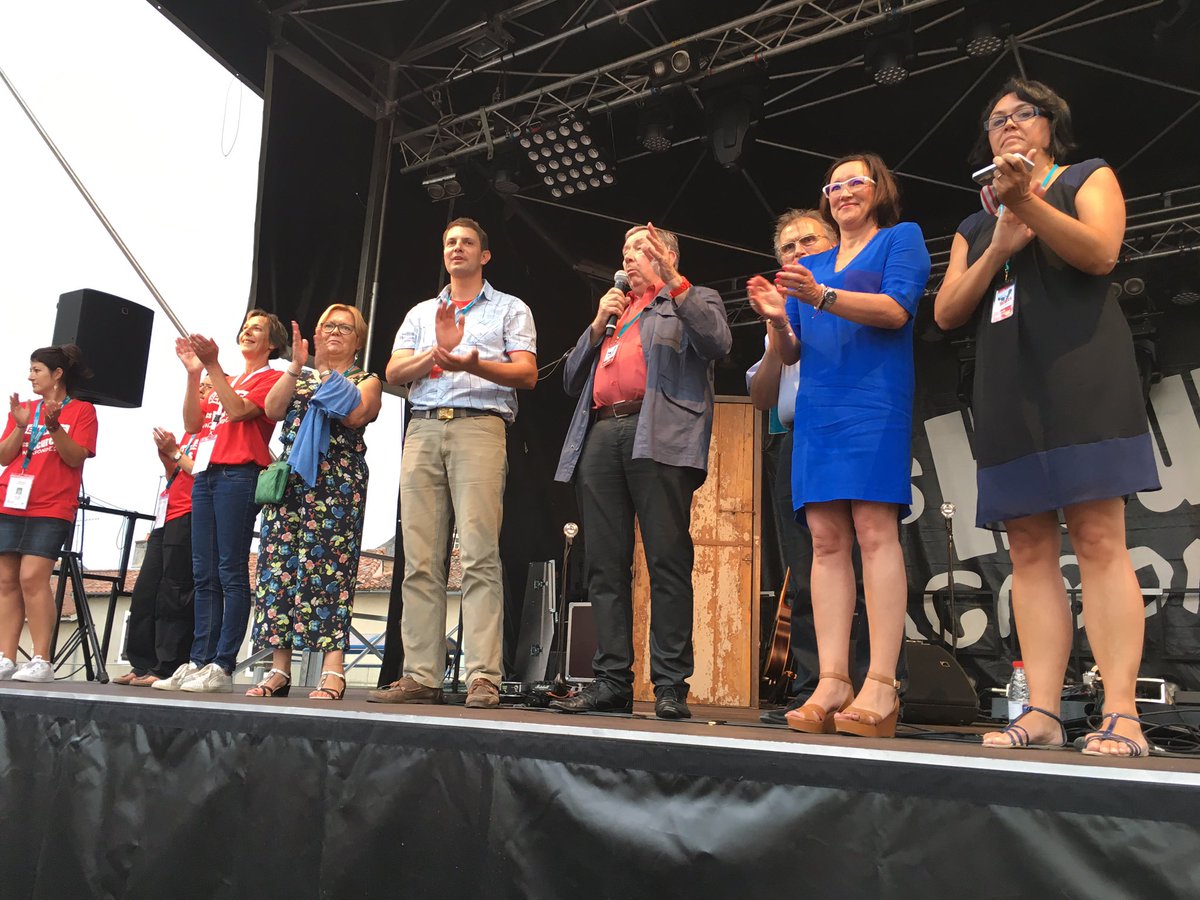 LHV86's tweet photo. @AlainFouche et le Maire de #Gencay #FBock souhaitent la bienvenue aux fans de @tetemusic et remercient les bénévoles @DaugeValerie https://t.co/iJpKbpGVjm