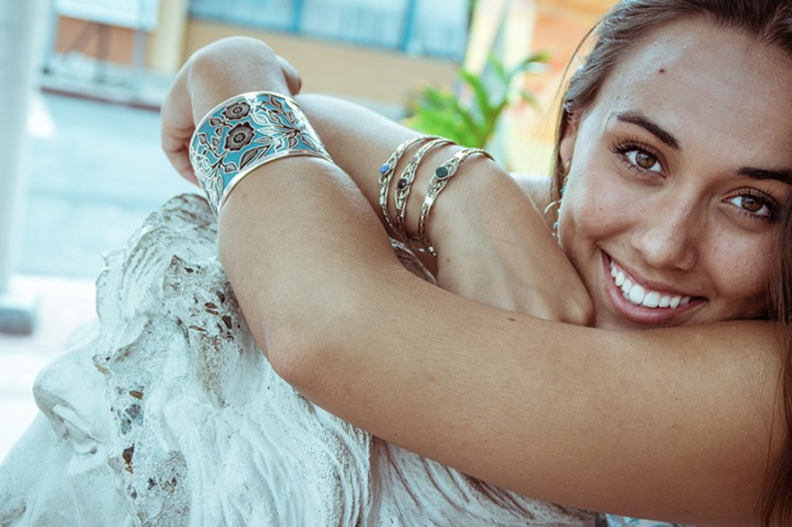 Beautiful #ethicalfashion brands that give back to women. Check them out: ow.ly/YHHs30def7s <a href="/AkolaProject/">Akola Project</a> <a href="/SeeMeOrg/">SeeMeOrg</a> <a href="/LemLem/">LemLem</a> #feminists