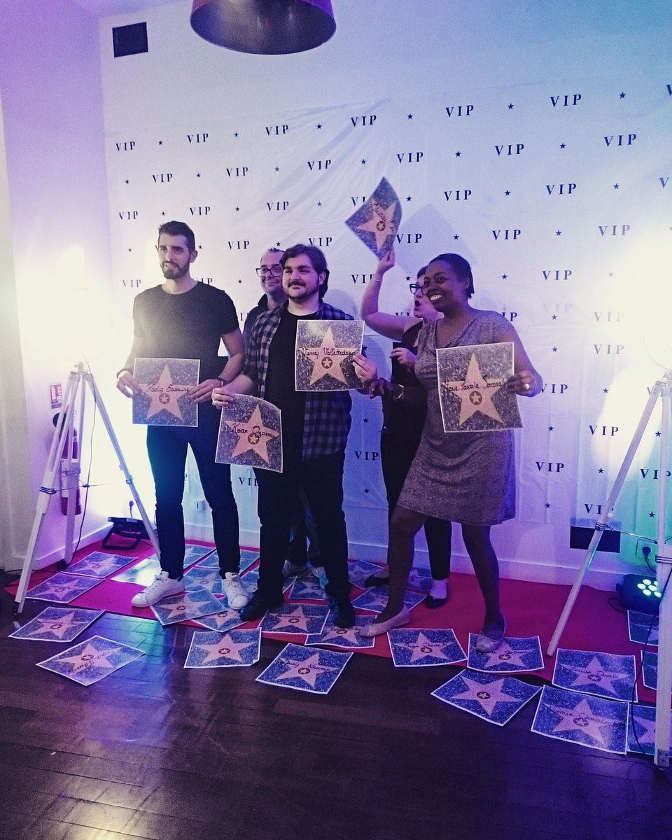GiveMeFiveEvent's tweet photo. Des étoiles plein les yeux
#soireehollywood #soireeentreprise https://t.co/rUJfCZIszG
