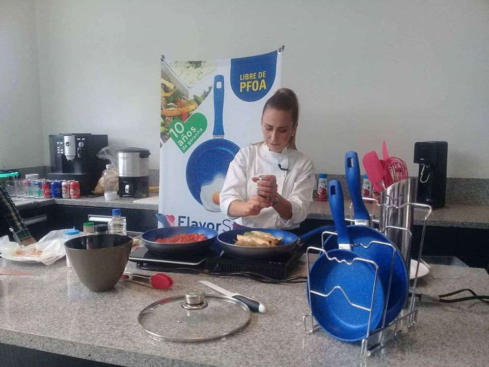 La nutrióloga y chef @DoreFerriz
cocinando con #Flavorstone 🍴
@MejorCompraTV https://t.co/glMuDg7W4R