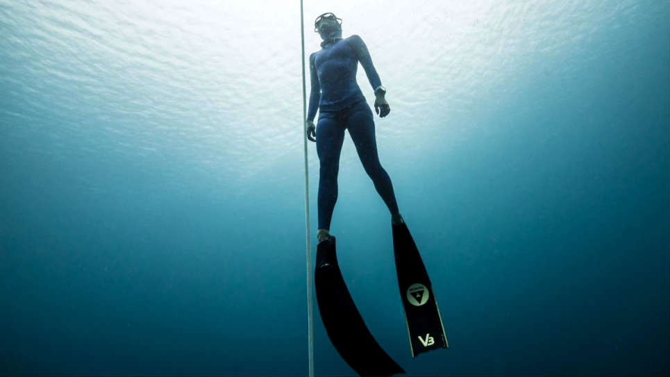 ¡Orgullo nacional! 

La colombiana Sofía Gómez impuso récord mundial de apnea con aletas.

bit.ly/2srFL1e