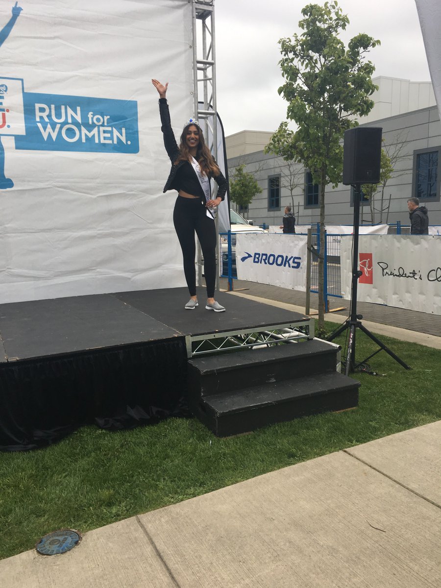 misslowermain's tweet photo. Thank you Shoppers Drug Mart for inviting me to host #runforwomen #Mentalhealth #mentalillness https://t.co/1zerWGSKMT
