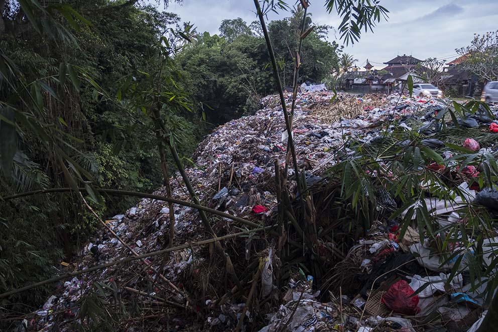 ubudnow's tweet photo. Again! Another illegal dumpsite for landfill has started - it's mostly Ubud's rubbish https://t.co/ldMCSZ7gUe #whatawaste @travelfish https://t.co/DkUMbvGth4