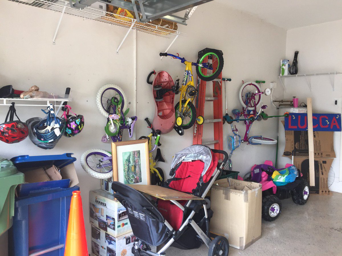 MomResource's tweet photo. Organizing the garage! Love it! #momlife #organizing #Icanseethefloor #lotsofhooks #orderedonline #kidlife #wahm #declutter https://t.co/MdHrAh2CeA