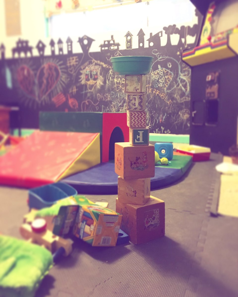 perfume_lamb's tweet photo. Toddler's handiwork #futureengineer #blocks #toddlerlife #stackallthethings #parenting #momlife https://t.co/YWGXEsOkXs
