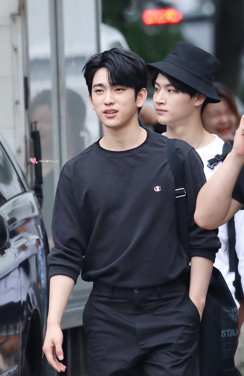 jinyoungstop's tweet photo. Let's take a moment and talk about how Got7 Jinyoung's glow up is A1 like DAMN puberty did him good 😩 https://t.co/wzNXWlot3O