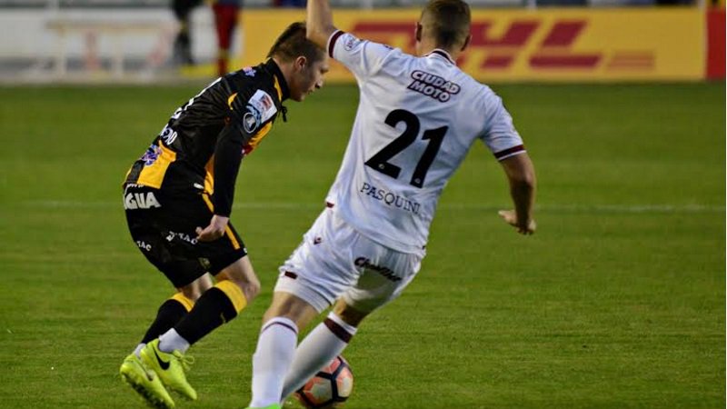latebol's tweet photo. #Libertadores #STRLAN [CRONICA] #TheStrongest 1 #Lanus 1 https://t.co/2T3tP6iLXz https://t.co/okaOLdYV99
