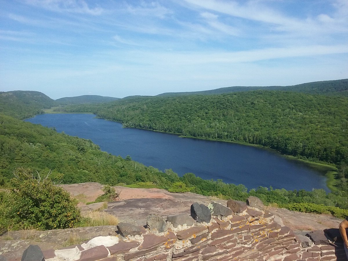 MilfordXC's tweet photo. Run, walk, or hike....we all need to get #oustide and experience the beauty of nature. We are raising an #Outside kid.  #Miles https://t.co/Vn3ySbSCqz