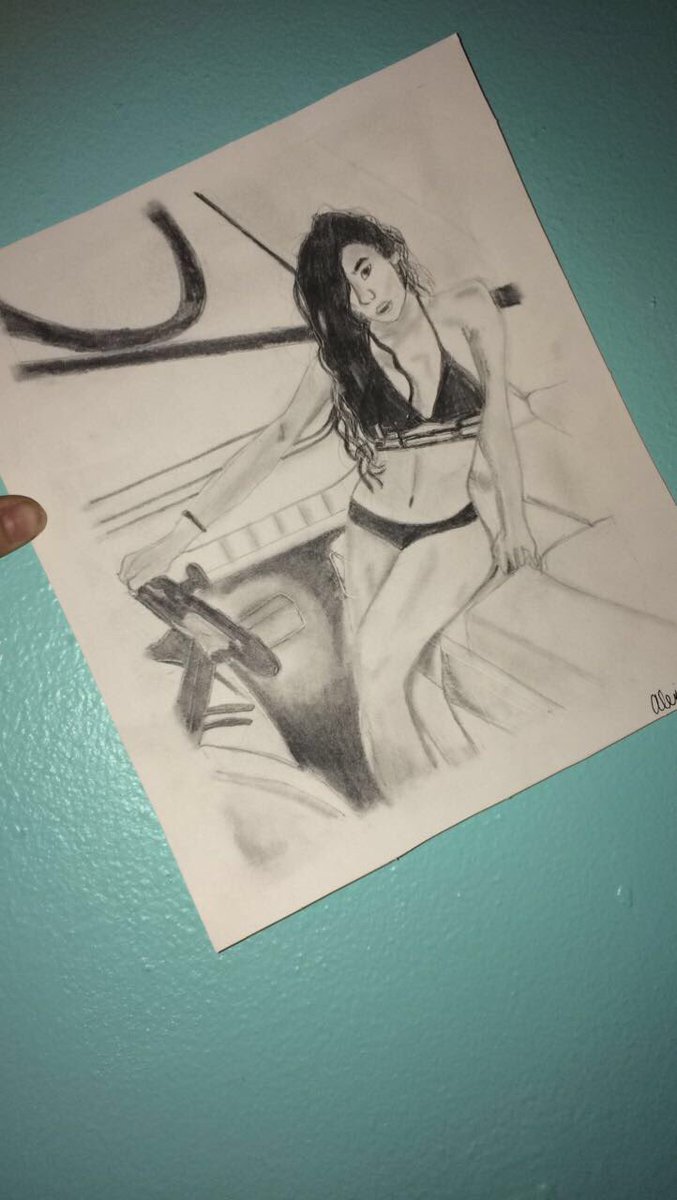 lexie_marie04's tweet photo. @alyssapagannn 
#HollywoodArtist #DopeArtist #DopeArt #Portrait #PencilArt #FullBodyPortrait https://t.co/rKDqhELT9e