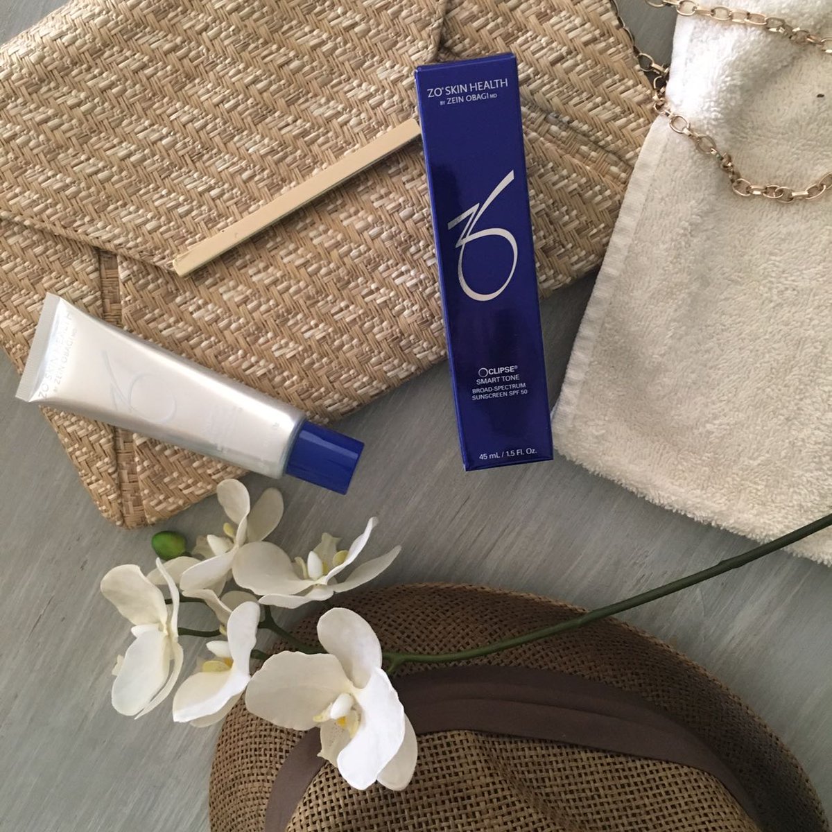 ZOSkinHealthMx's tweet photo. Protección solar de alto espectro con esferas que se mimetizan con el tono de tu piel. #SmartTone https://t.co/MNDZMU0bUQ