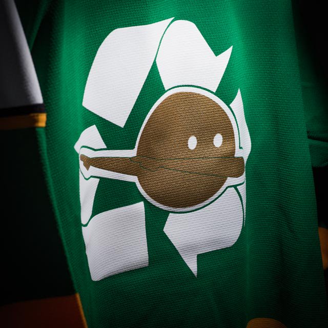 WM_HockeyClub's tweet photo. We unveil our new jerseys this Sunday vs. Khaos at 7:30 PM. Bring the noise as we take on the highest scoring team in the league #FearTheDab https://t.co/zGBCqGIpKq